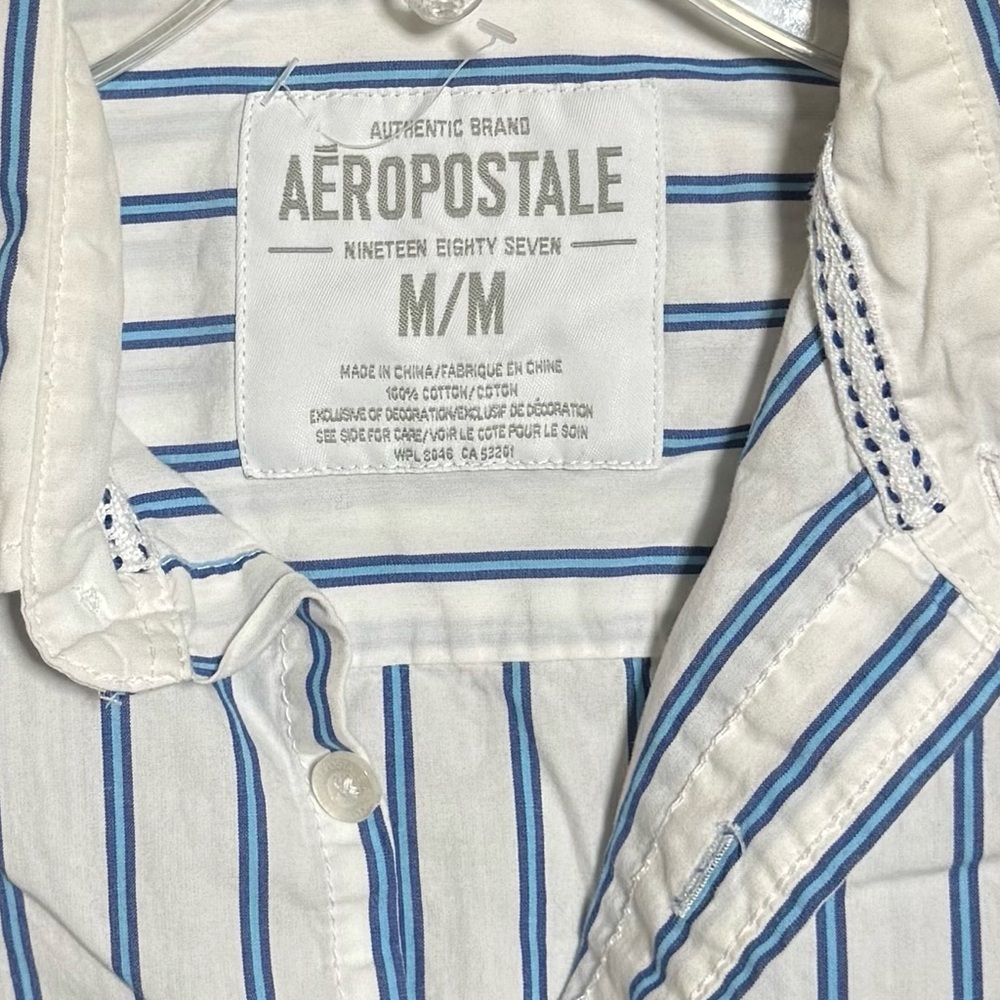 **SOLD**Aeropostale Men’s Size M Blue & White Striped Long Sleeve Button-Down - Picture 3 of 6